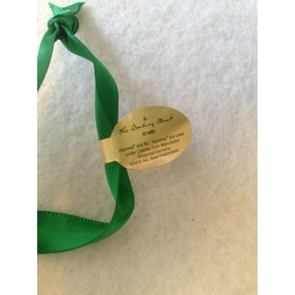 Danbury Mint The M. I. Hummel Christmas Ornament "Wonder of Christmas - Picture 5 of 6